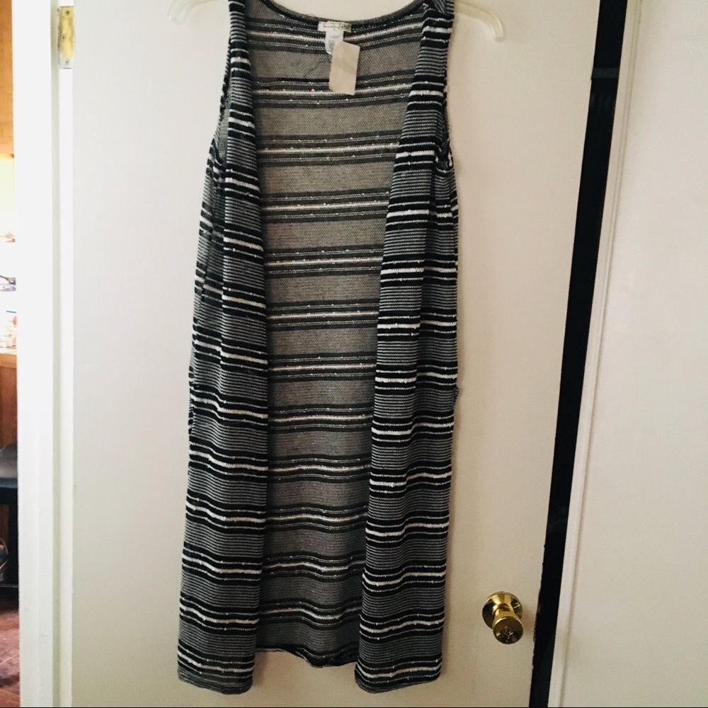 Sleeveless cardigan